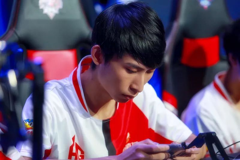 LCK官方：将为Deft、Faker举办十周年活动