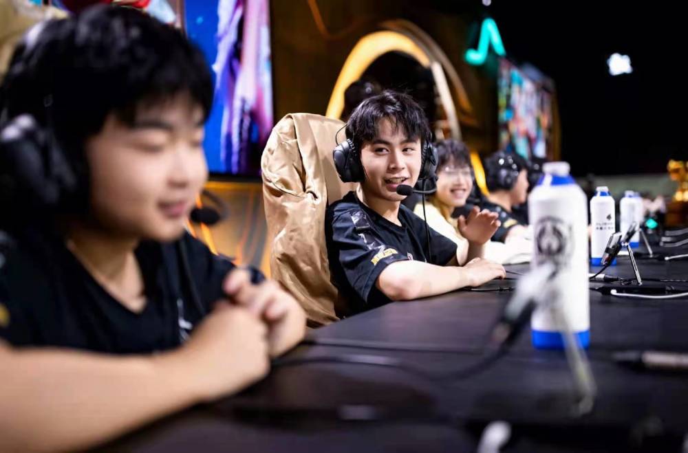 LPL今日首发：打“虎”英雄Biubiu战Xiaohu，走A怪交手JackeyLove