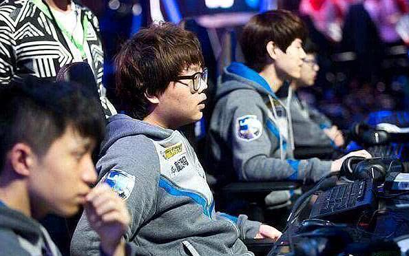 3DMAX 和 Legacy 晋级 CS 亚洲锦标赛 2025 半决赛， Fnatic 和 FUT 被淘汰